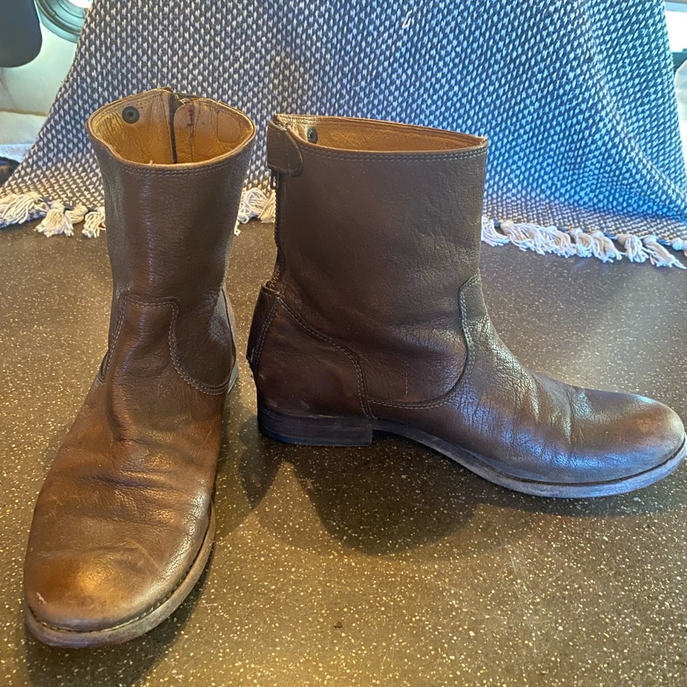 Frye short, Melissa button brown Sz 7